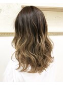 グラデーション ベージュ ウェーブ