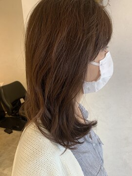 メラク(merak) パーマっぽいミディアムスタイル