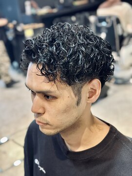 フランクスバーバー アンド ビアークラブ(FRANK'S BARBER and BEER CLUB) 常田大希風スーツツーブロック束感グランジ黒髪パーマ流行