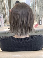 キビト(kibito)&nbsp;グレージュグラデーションカラー×切りっぱなしボブ