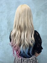 カー(KAH)&nbsp;ピンク　水色　ツートーン　毛先カラー　カラフル　マニパニ