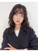 ロングレイヤーカットくるくるパーマ外国人風パーマ　黒髪パーマ