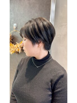 ロンドアジュール 横浜(Lond azur) 横をスッキリさせたい方は女性らしさを残すベリーショート