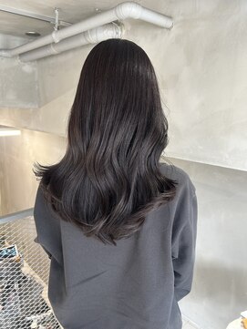 ローウェ 立川(Louwe) 透明感たっぷりの暗めグレージュカラー