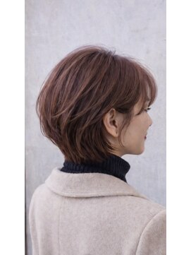 エイミーバイアフロート(amie by afloat) 丸みシルエットの大人ショートボブ