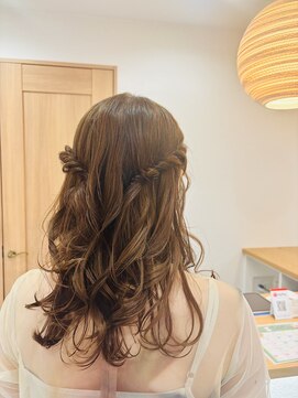 ナイアン エルア(naian elua) 【ヘアアレンジ】ハーフツイン・はーふあっぷ