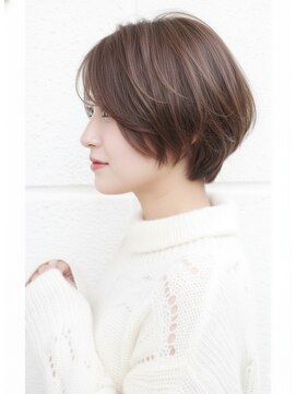 レウナ 外苑前(Reuna) 30代40代大人可愛いショートボブ　ニュアンスパーマ　耳かけ