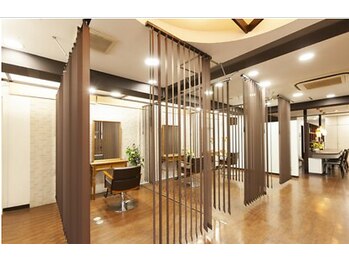 レーヴ(Reve)の写真/半個室だから周りの視線を気にせず寛げる♪自分だけのSalonTimeをお過ごしください！