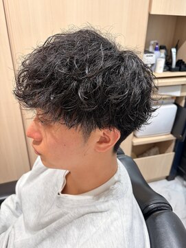 リバティシェアバーバー 銀座(LIBERTY SHARE BARBER) 【銀座】波巻きパーマ×無造作マッシュで魅せる大人の色気