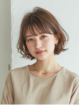 ココ(qoqo) くびれボブ ゆるふわ 艶カラー ベージュ 顔周りカット ショート