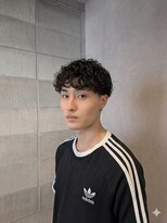 ワンワンオー バーバーショップ コンチネンタル(@110 BARBER SHOP continental)&nbsp;フリックパーマ海外風センターパートハイフェード