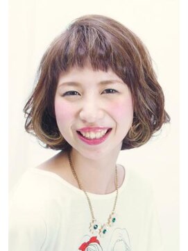 コンフォート バイ エム インターナショナル(comfort by EMU international) ゆるカールのふわふわ感で王道リラックスへア