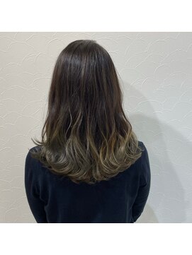 ハク(haku.) グラデーション　アッシュグレー