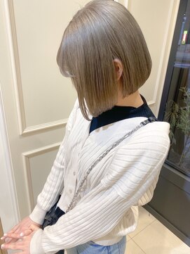 ヴィーヴォ 天六店(VIVO) 【VIVO】西屋綾香 韓国ヘア ホワイトカラー ミルクベージュ ボブ