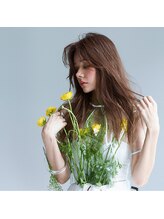 髪を守りながら高発色！低ダメージ施術に徹底対応◎