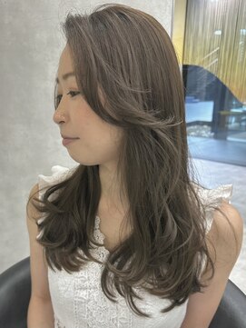 シティ(CITY) レイヤーカット×オリーブベージュカラー 【CHICA】