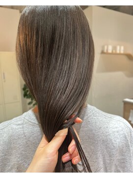 キチ(kici) 透明感グレージュ