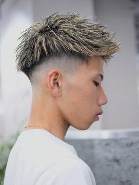 スラッシュ(SLASH) メンズパーマ/ハイライト/短髪/フェードカット/ツイスト/姫路