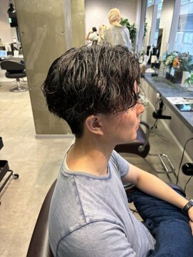 ミューバイケンジ(miu by KENJE) miu&宇都宮良太　センターパート×メンズパーマ