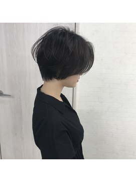 マルフェ 天王寺(marfe) 30代40代50代耳かけショート前髪なしハンサムショートカット