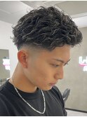 ハイライトツイストパーマアップバング短髪メッシュ