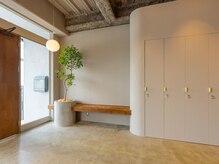 ルア(LUEA)の雰囲気(ゆったりとした待合スペース◇ご来店から心地よい時間を。)