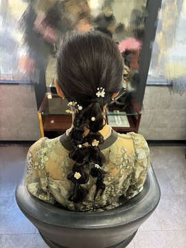 ビゼ 梅田(BIZE) 編みおろしツインポニー