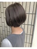 グレージュ×奥行きショート