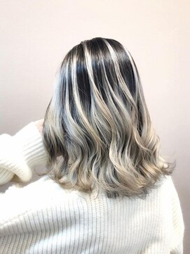 カルフール ロコ 草加西口店(Carrefour LOCO) ☆LOCO☆コントラストモノトーン