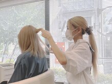 お客様の80％がブリーチなしダブルカラー&髪質改善トリートメントのスタイリスト【MIKARI】　　　[学割U24]