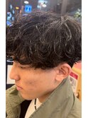 波巻きスパイラルパーマツーブロック刈り上げメンズマッシュ