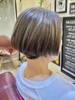 クオリア(Quaria)&nbsp;ショートボブ　大人ハイライトカラー