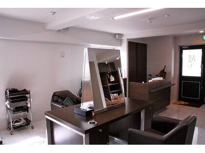 ミツハルチバ(MITSUHARU CHIBA)の写真