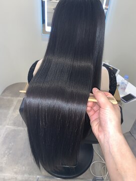 アールサロン アオヤマ(Rr SALON AOYAMA) ストレートプラチナミネコラ