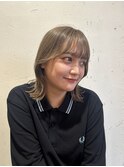 ベージュ×顎下ボブ