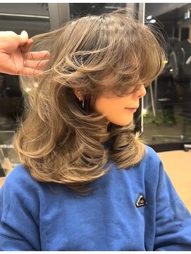 ヌエン 渋谷(NU/EN) ミディアムバタフライレイヤーカット/海外風ハイレイヤーカット