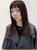 ワインレッド　ステップカット　ストレートヘア　ショートバング