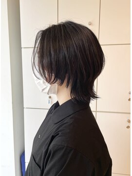 ソラ(Sora) 前髪を作らない、黒髪マッシュウルフ