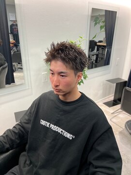 イントロバイフィーネ 渋谷(INTRO . by Fi-Ne) 【INTRO./渋谷】ツイスパニュアンスパーマスパイキーショート