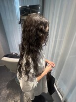 リラス 博多(rilas) オリーブカラーとロングパーマ