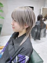 シルバーカラーブリーチデザイン　 ロングウルフハイライト
