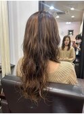 ロングレイヤーなみなみウェーブヘア×ハイライトベージュ