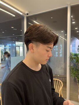 エクリジユウガオカ(equri Jiyugaoka) 【自由が丘】毛流れセンターパート