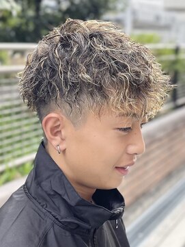 刈部倶楽舞 ツイストスパイラル/スキンフェード/メンズパーマ