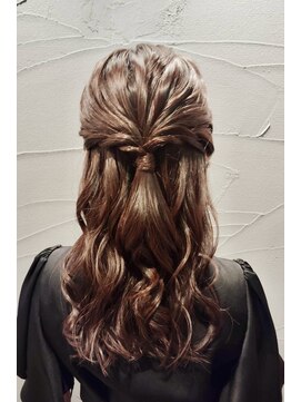 サンジュウナナドシー 大宮東口店(37.0℃) キレイめハーフアップ