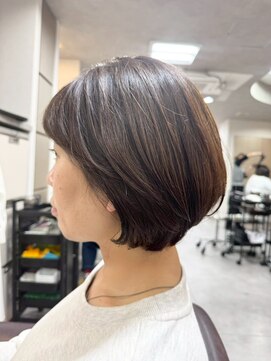 ホワイトストーン WHITE STONE 柔らかブラウンの上質ショートボブ