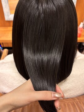 ラブハーツアンドビーヒガシウメダ(luve heart's And Be higashiumeda) aujuaでツヤ髪