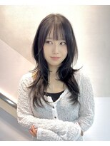 アナ ラーナ(Anna Lanna)&nbsp;ハッシュカット　ロングレイヤー　ロングヘア　オリーブヘア