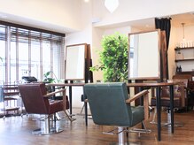 テソロ(tesoro)の雰囲気（木とグリーンに囲まれた店内［髪質改善カラー/縮毛矯正］）