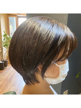 ヴァロ(Valo) 30代/40代/50代/上品フォルム/大人女性/ショート